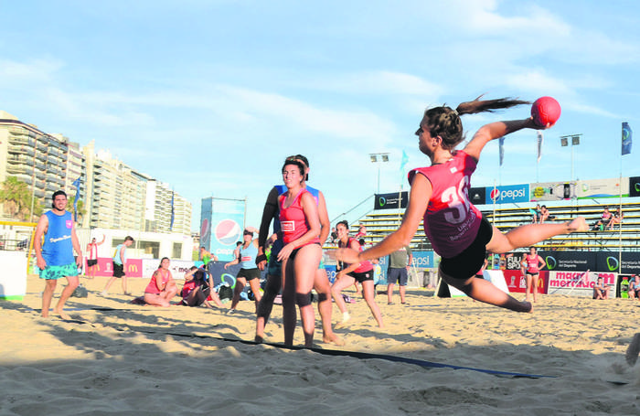 Torneo abierto de Beach Handball en estadio Arenas del Plata. Foto: Alessandro Maradei