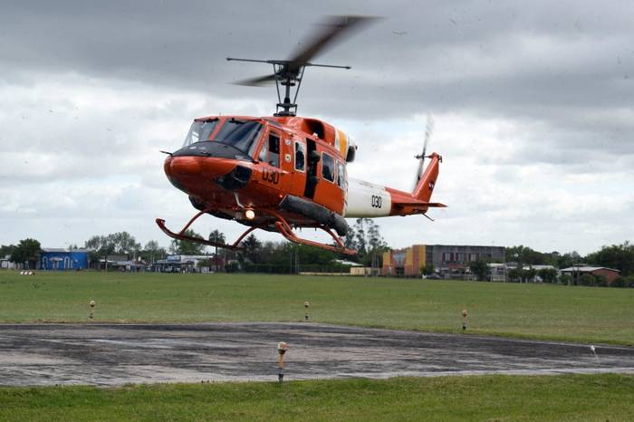 Helicóptero Bell 212 de la Fuerza Aérea Uruguaya · Foto: Fuerza Aérea Uruguaya