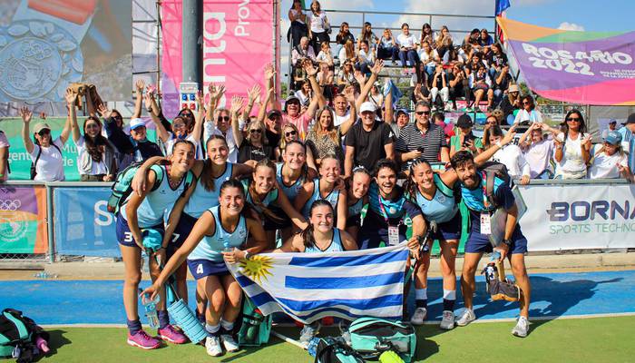 Selección femenina de hockey 5 clasificada a la final de los Juegos Suramericanos de la Juventud Rosario 2022, tras vencer 2-0 a Chile en las semifinales. · Foto: Secretaría Nacional del Deporte