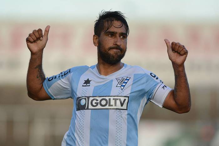 Maureen Franco tras convertir el segundo gol de Cerro ante Danubio en el estadio Luis Tróccoli (Archivo, abril 2018). Foto: Iván Franco