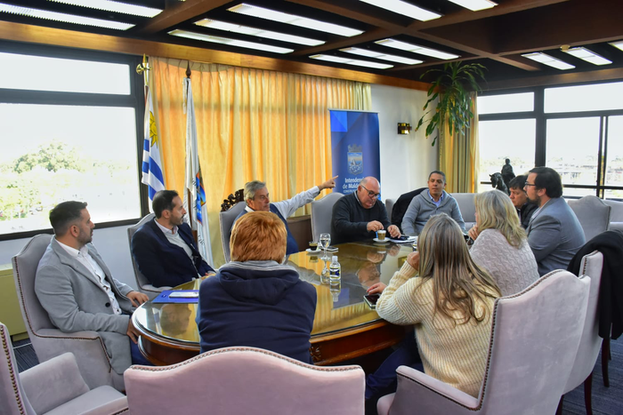 Reunión del intendente Antía con las autoridades del Ministerio de Desarrollo Social. Foto: Intendencia de Maldonado.
