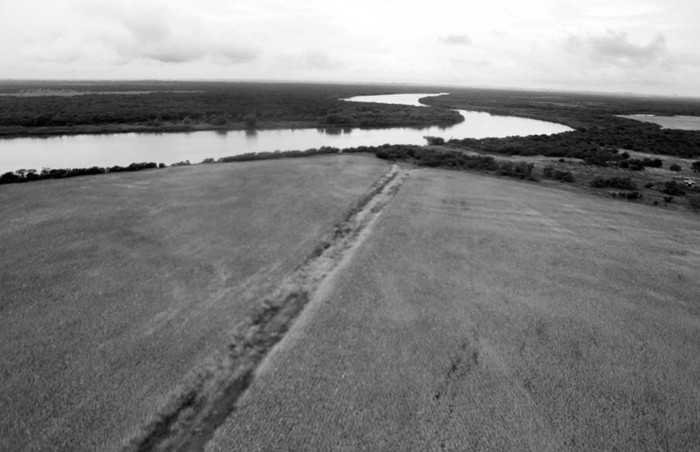 Campo y río San Salvador, en el departamento de Soriano. · Foto: Iván Franco