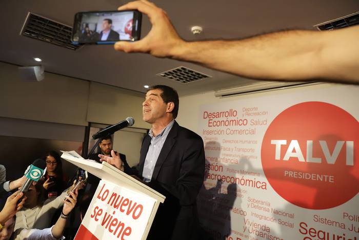 Ernesto Talvi, durante el discurso que brindó tras confirmarse como el candidato electo del Partido Colorado. · Foto: Pablo Nogueira