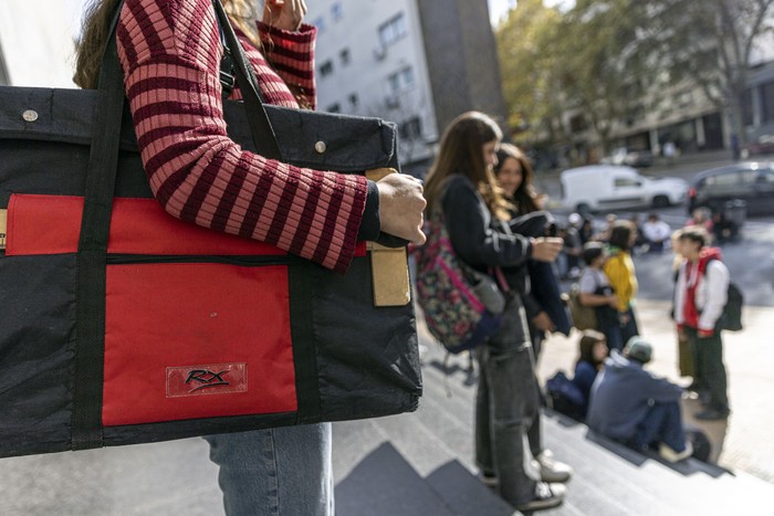 Foto principal del artículo 'Muchos docentes “dejaron de pasar lista o no la pasan regularmente” a raíz de menor peso de inasistencias en la aprobación, advierte estudio' · Foto: Ernesto Ryan