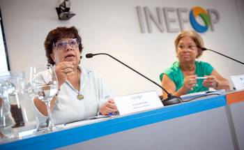 Alicia Maneiro y Mónica Xavier durante la presentación del programa Ambientes Laborales Libres de Violencia, el 27 de marzo, en el Inefop. · Foto: Gianni Schiaffarino