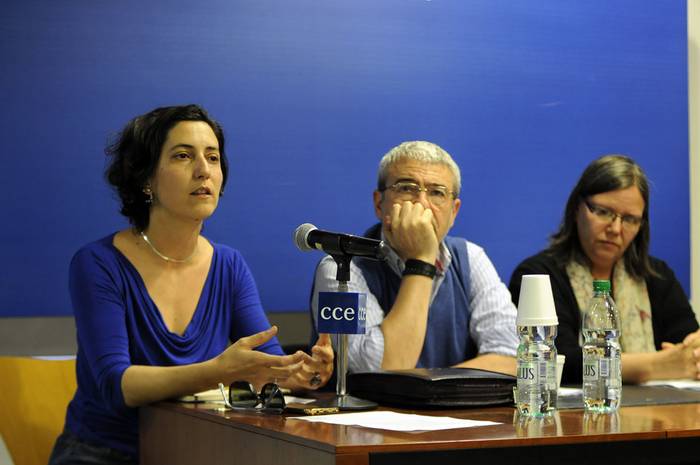 Martina Bailón, Luis Albernaz y María Julia Morales, en el  Simposio Internacional Infancia, Arte y Comunicación, en el CCE. Foto: Juan Manuel Ramos