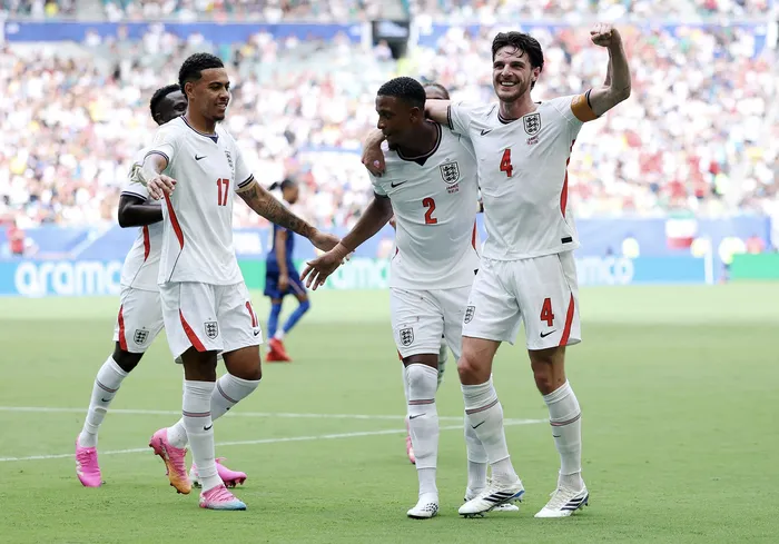 Morgan Rogers, Ezri Konsa y Declan Rice festejan el segundo gol de Inglaterra a Francia el 18 de Julio en Miami. · Foto: Buda Mendes, Getty Images, AFP