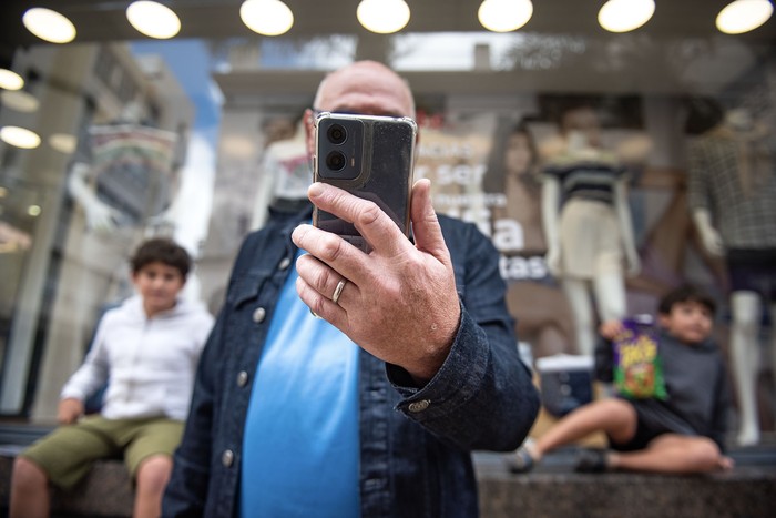 Foto principal del artículo '¿Dejará la IA una deuda cognitiva a las generaciones futuras?' · Foto: Gianni Schiaffarino