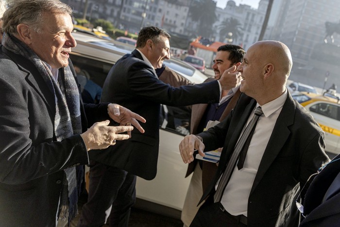 Alejo Umpiérrez, Carlos Albisu, Nicolás Olivera y Francisco Legnani, asisten a la reunión con la OPP, el 29 de julio, en Torre Ejecutiva. · Foto: Ernesto Ryan
