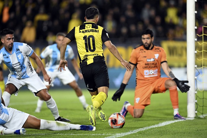 Peñarol y Cerro en el estadio Campeón del Siglo (archivo, abril de 2025). · Foto: Guillermo Legaria