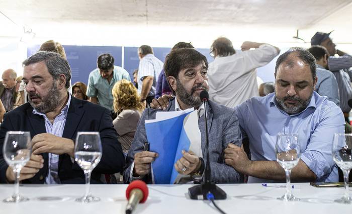Mario Bergara, Fernando Pereira y Charles Carrera, en conferencia de prensa, en La Huella de Seregni (29.11.2022).