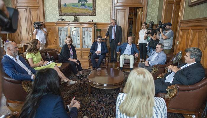Reunión interpartidaria en el despacho de Beatriz Argimón, en el Palacio Legislativo (30.11.2022). · Foto: Alessandro Maradei