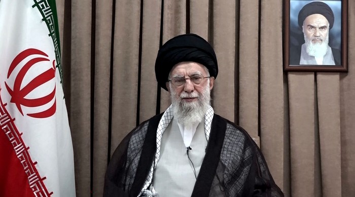 El ayatolá Alí Jamenei, Líder Supremo de Irán, durante un discurso televisado, el 18 de junio, en Teherán. · Foto: Khamenei.ir, AFP