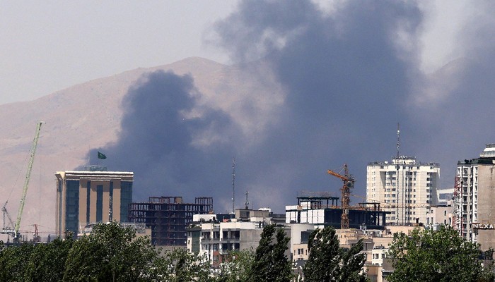 Daños en un depósito de petróleo, el 16 de junio, en Shahran, al noroeste de Teherán. · Foto: Atta Kenare, AFP