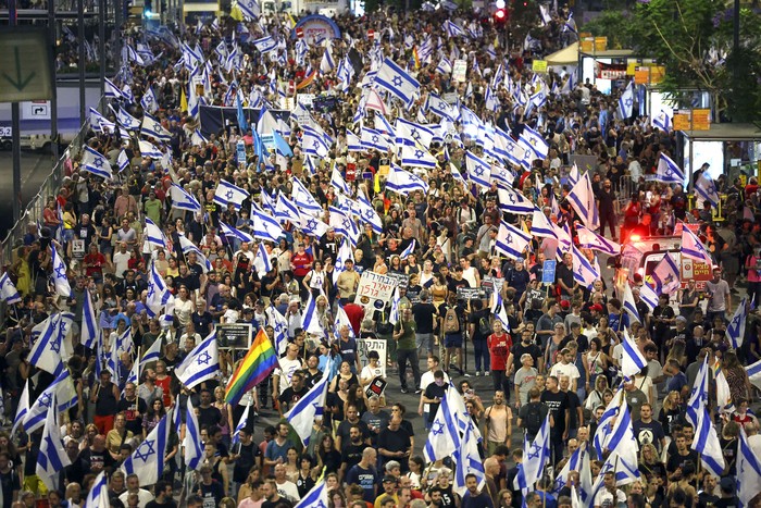 Manifestación pidiendo la liberación de rehenes, el 22 de junio, en Tel Aviv. · Foto: Jack Guez, AFP
