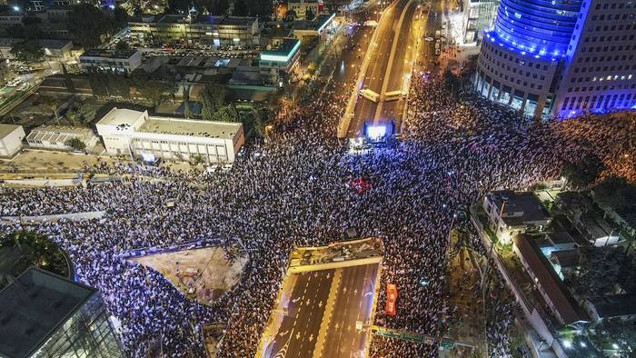 Manifestación de protesta contra el proyecto de ley de reforma judicial del gobierno israelí, en Tel Aviv (11.03.2023). · Foto: Jack Guez, AFP