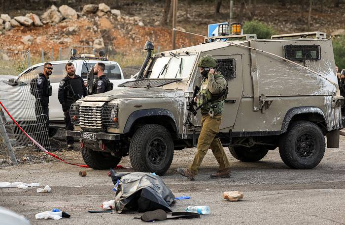 Escena de un ataque cerca del asentamiento judío de Eli, en el norte de la Cisjordania ocupada (20.06.2023). · Foto: Ahmad Gharabli,  AFP