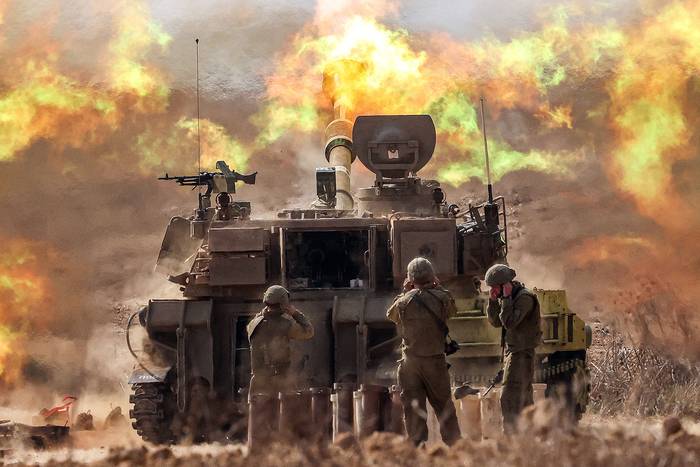 Ataques del ejército israelí en la frontera con Gaza, en el sur de Israel (11.10.2023). · Foto: Jack Guez, AFP