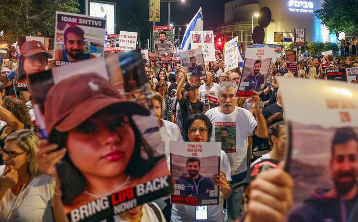 Manifestación pidiendo la liberación de los rehenes israelíes, en Tel Aviv (11.11.2023). · Foto: Ahmad Gharabli,  AFP