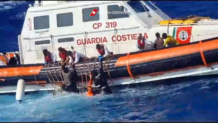 Rescate de migrantes al sur de Lampedusa, Italia, el 5 de agosto. · Foto: Guardia Costera Italiana, AFP