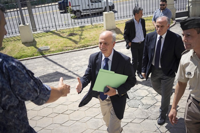 Javier García y Rivera Elgue al asistir a una reunión con José Bayardi en el Ministerio de Defensa Nacional. (archivo, diciembre de 2019) · Foto: Mariana Greif