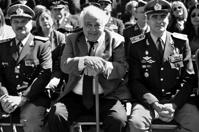 Pedro Aguerre, Eleuterio Fernández Huidobro y Jorge Rosales, ayer, durante el acto de cambio de mando en el Comando del Ejército. · Foto: Javier Calvelo