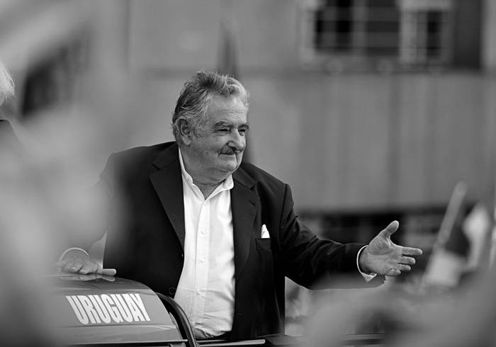 José Mujica mientras se trasladaba a la plaza Independencia. · Foto: Javier Calvelo
