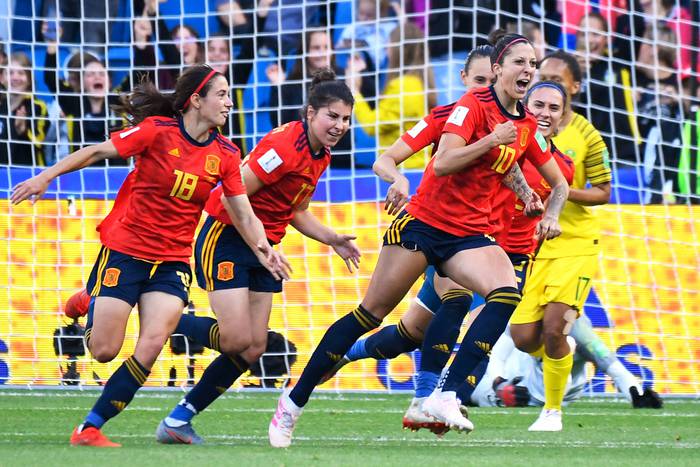 Jennifer Hermoso (D), celebra un gol por el Grupo B de la Copa Mundial Femenina de Francia 2019, en el Estadio Oceane en Le Havre (archivo, junio de 2019). · Foto: Damien Meyer / AFP