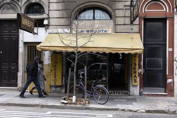 Foto principal del artículo 'Una tienda con tocados para perder la cabeza' · Foto: Ernesto Ryan
