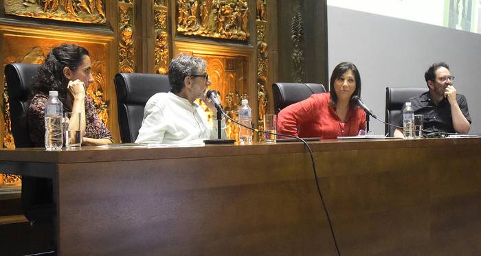 Natalia Uval, Claudio Invernizzi, Blanca Rodríguez y Gabriel Lagos, en la Intendencia de Montevideo (12.11.2022). · Foto: Dante Fernández
