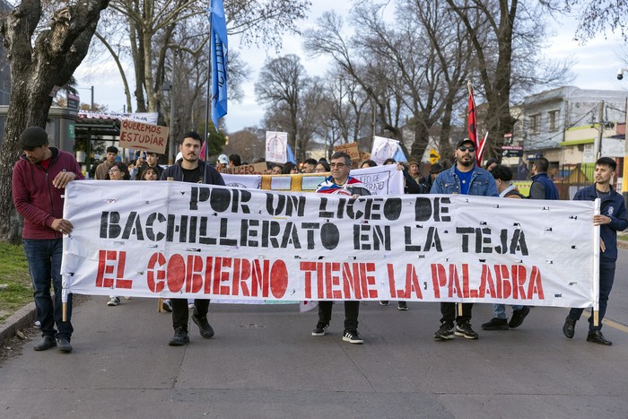 Marcha pro Liceo de Bachillerato para la Teja, el 31 de julio. · Foto: Rodrigo Viera Amaral