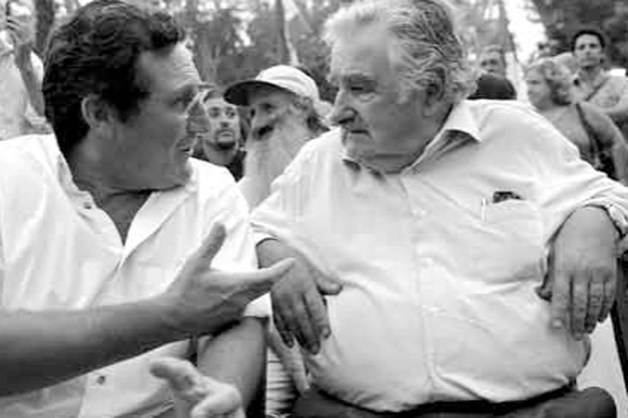 Armando Castaingdebat y José Mujica, el lunes, en el acto de inauguración del monumento a Raúl Sendic, en Trinidad, Flores. · Foto: Nicolás Celaya