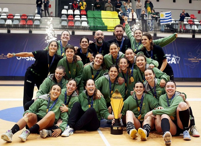Layva tras conquistar la Copa Libertadores de Handball Femenino 2025, disputada en Santiago de Chile. · Foto: COU
