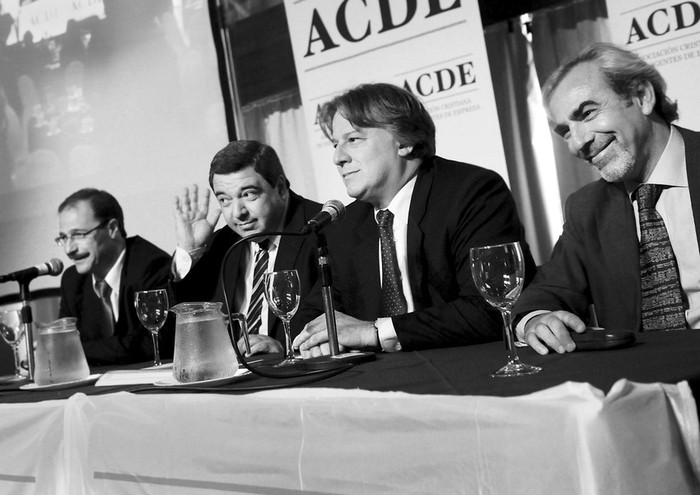 Andrés Masoller, Mario Bergara, Fernando Lorenzo y Luis Porto, ayer, en Punta Cala · Foto: Nicolás Celaya