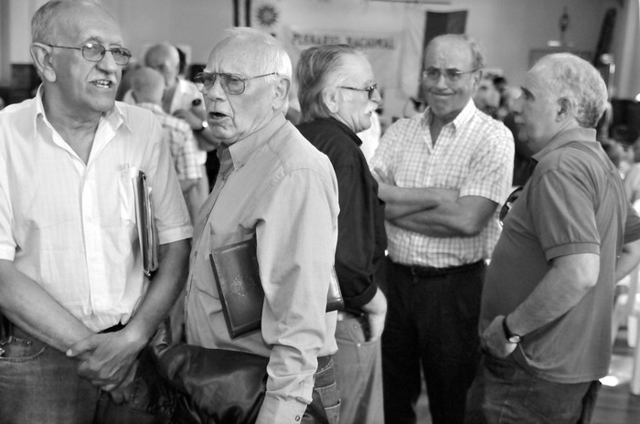 Integrantes del Plenario Nacional del Frente Amplio, el sábado, en el Centro de Viajantes y Vendedores de Plaza · Foto: Javier Calvelo