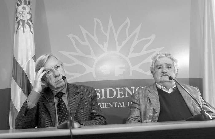 Danilo Astori y Jose Mujica en conferencia de prensa. (archivo, julio de 2011) · Foto: Fernando Morán