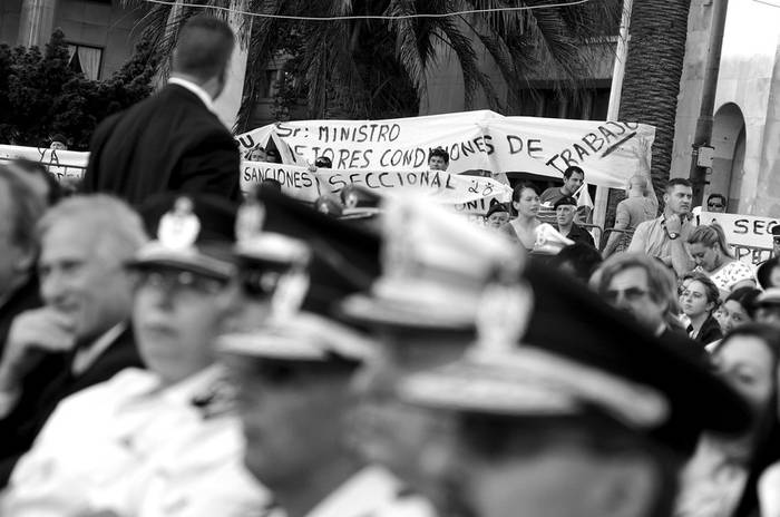 Acto por el 182º aniversario de la Policía Nacional en plaza Independencia. · Foto: Nicolás Celaya