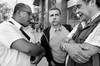 José Olivera, José Seoane y Gustavo Macedo, ayer, frente al local de la ANEP. · Foto: Victoria Rodríguez José Olivera, José Seoane y Gustavo Macedo, ayer, frente al local de la ANEP. · Foto: Victoria Rodríguez