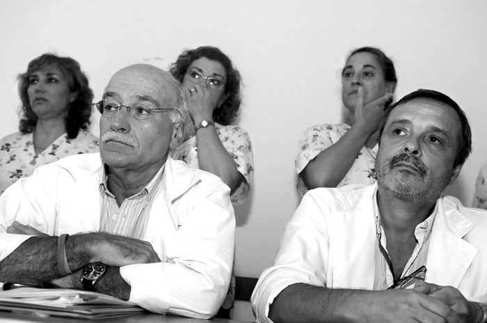 Ney Castillo y Gustavo Dufort durante la conferencia de prensa que brindaron
junto a funcionarios de la Fundación Peluffo Giguens, el lunes 26 de diciembre. · Foto: Nicolás Celaya