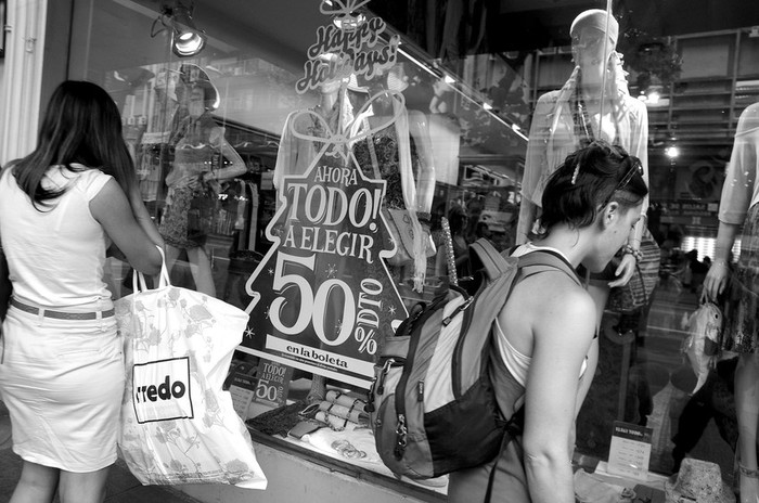 Comercio en el centro de Montevideo. (archivo, diciembre de 2011) · Foto: Victoria Rodríguez