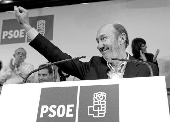 Alfredo Perez Rubalcaba cuando presento su candidatura a secretario general del PSOE, en un acto en la sede central de la Union General
de Trabajadores, en Madrid. · Foto: Efe, Juanjo Martín