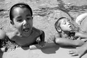 Participantes de las clases de natacion en la Plaza de Deportes No 8 de Piedras Blancas.