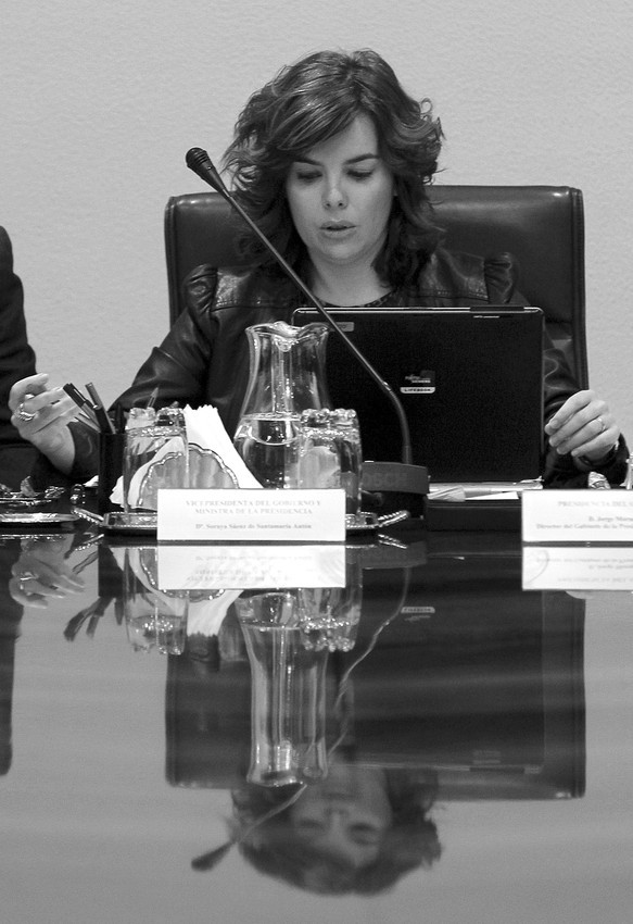 La vicepresidenta del gobierno español, Soraya Sáenz de Santamaría, el miércoles
4 en el Palacio de la Moncloa, durante la primera reunión de la nueva comisión de
subsecretarios. · Foto: Efe, Paco Campos