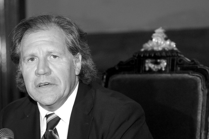 Luis Almagro, ayer en el Palacio Santos.  · Foto: Sandro Pereyra