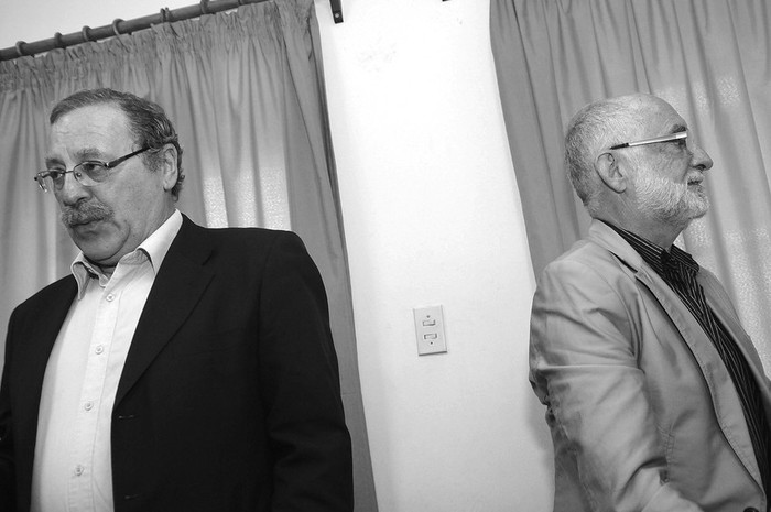 El ministro de Educación, Ricardo Ehrlich, y el nuevo director general del Consejo de Educación Secundaria, Juan Pedro Tinetto, ayer, al finalizar el acto de asunción. · Foto: Nicolás Celaya