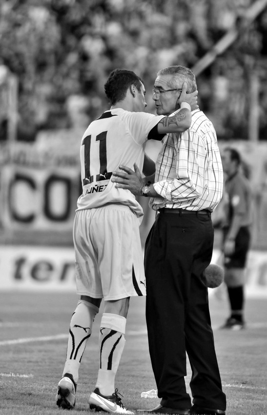 Fabián Estoyanoff y Gregorio Pérez, el sábado, en el estadio Centenario. · Foto: Javier Calvelo