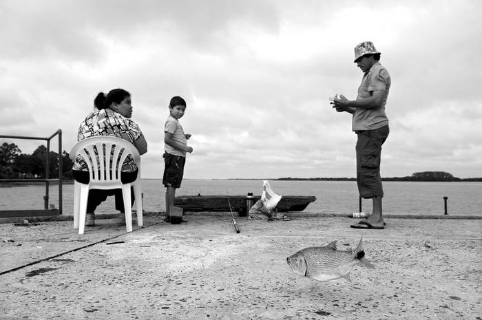 Pesca en el río Uruguay, en Nuevo Berlín · Foto: Nicolás Celaya