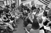 Encuentro de las Redes Frenteamplistas en el comité 26 de Julio, en el barrio Villa Dolores de Montevideo.
