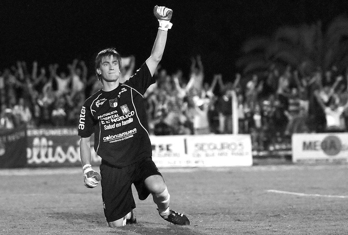 Gonzalo Ruiz, de Colonia, en el estadio Campeones Olímpicos de Florida · Foto: Fernando Morán