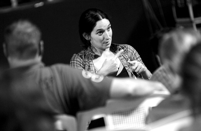 Intérprete, durante la asamblea de ADEOM, ayer, en el Palacio Peñarol · Foto: Nicolás Celaya